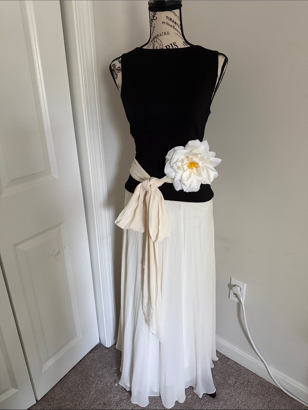 Tadashi Shoji Black Top with Cream Maxi Skirt and Floral Sash size 4